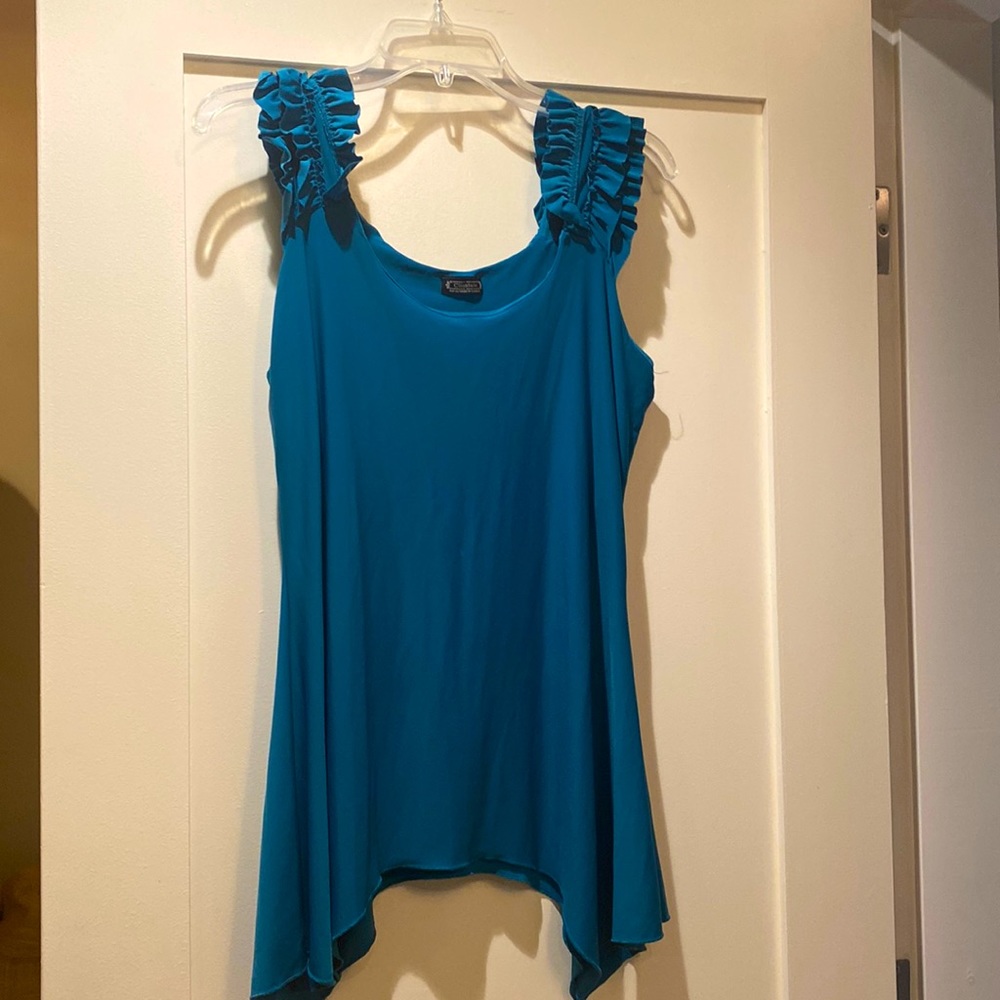 Clientele top.  Sleeveless. No size tag. M?